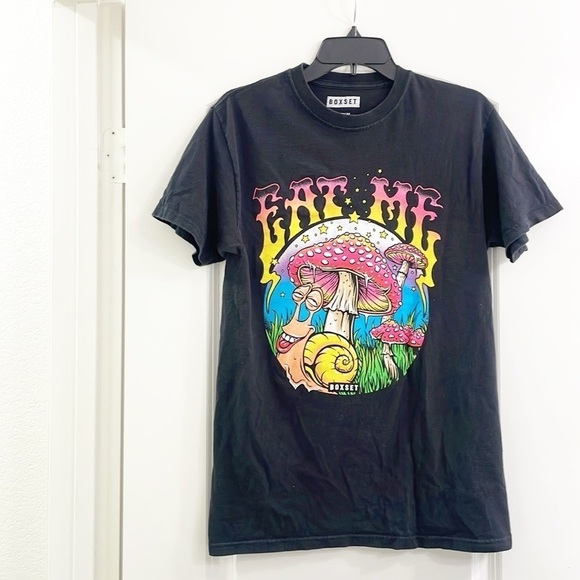 Boxset Other - Boxset Eat Me mushroom graphic tee